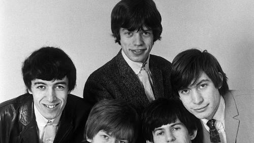 Auch Brian Jones, links unten im Bild, Gründungsmitglied der Rolling Stones, starb im Alter von 27 Jahren. Er war Gründungsmitglied der Rolling Stones. Das Bild zeigt die Rolling Stones in den frühen 60ern: Rechts neben Brian Jones ist Keith Richards zu sehen, oben Mick Jagger.