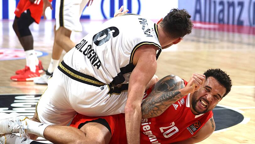Bayerns Elias Harris hat sich beim Spiel gegen Bologna eine Fußverletzung  zugezogen.