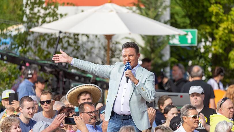 Moderator und Schlagers&auml;nger Stefan Mross hat die Sendung &uuml;ber Jahrzehnte gepr&auml;gt. (Archivbild)
