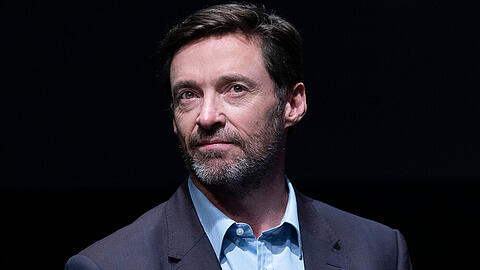 Auch Hugh Jackman kann sich nicht vor einer Ausweiskontrolle drücken