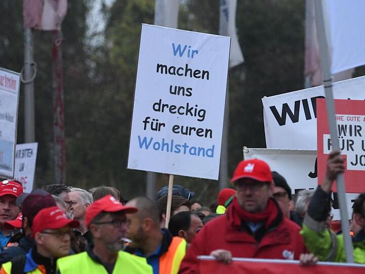 Aus für die Kohle? Mehrere tausend Menschen demonstrieren am 24. Oktober in Bergheim.