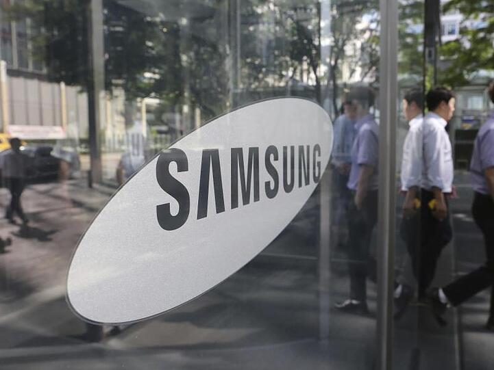 Im Geschäft mit Displays und Smartphones hat es Samsung wiederum mit wachsender Konkurrenz aus China zu tun.