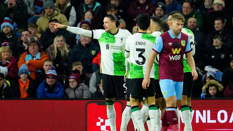 Liverpool übernimmt durch den Sieg in Burnley vorerst die Tabellenführung.