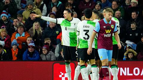 Liverpool übernimmt durch den Sieg in Burnley vorerst die Tabellenführung.