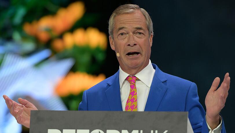 Der Vorsitzende von Reform UK, Nigel Farage, soll den Ermittlern zufolge auch ein mögliches Anschlagsziel gewesen sein. (Archivbild) Der Vorsitzende von Reform UK, Nigel Farage, soll den Ermittlern zufolge auch ein mögliches Anschlagsziel gewesen sein. (Archivbild)