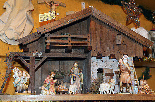 Viele Figuren sind im traditionellen Stil gehalten.