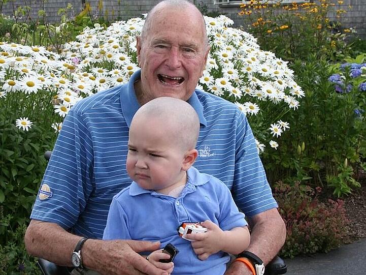 George Bush senior mit leukämiekrankem Kind