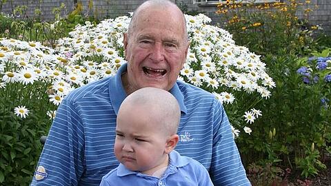 George Bush senior mit leukämiekrankem Kind