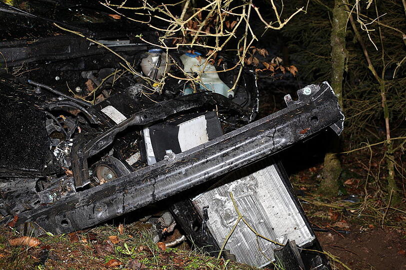 Unfassbares Glück hatte eine 19-Jährige, die diesen Unfall unverletzt überlebte.