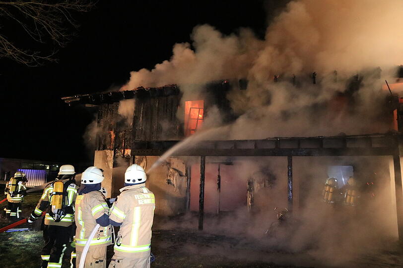 Ein Vollbrand in einem Asylheim löste am Montagabend einen Großalarm aus.