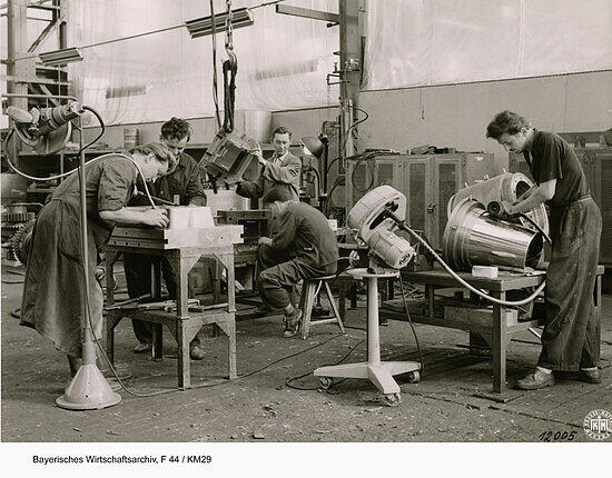 Der "Spritzgieß-Werkzeugbau" im Jahr 1958.