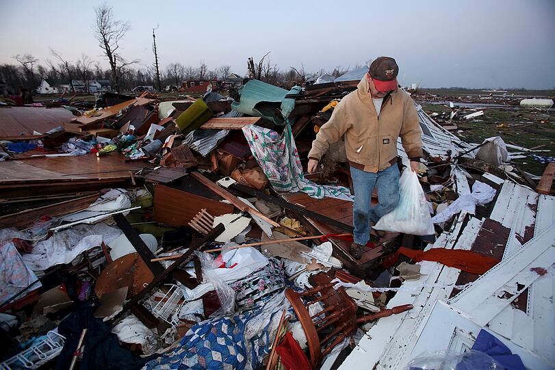 Gleich mehrere Tornados fegten am Freitag über die USA hinweg. Mindestens 28 Menschen kamen ums Leben.