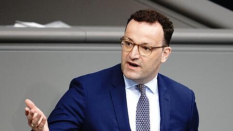 Gesundheitsminister Spahn sagte im Bundestag, nötig sei eine neue Balance: "So viel Normalität wie möglich, so viel Schutz wie nötig.".