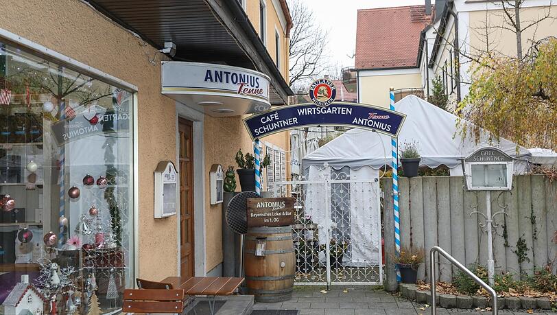 Der Eingang zur Tenne liegt etwas versteckt hinterm Café. Der Eingang zur Tenne liegt etwas versteckt hinterm Café.