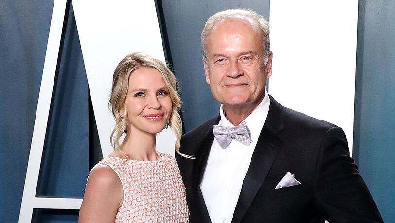 Kayte Walsh und Kelsey Grammer lernten sich 2009 im Flugzeug kennen, wo sie als Flugbegleiterin arbeitete. Als sie sich 2010 verlobten, befand er sich noch mitten in der Scheidung von seiner dritten Ehefrau.