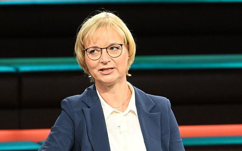 BSW-Politikerin Katja Wolf warnte bei "Markus Lanz" vor einer AfD an der Macht, während sie den Begriff der Brandmauer kritisch beleuchtete. BSW-Politikerin Katja Wolf warnte bei "Markus Lanz" vor einer AfD an der Macht, während sie den Begriff der Brandmauer kritisch beleuchtete.