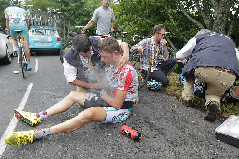 Tour der Leiden: Eine Sturzserie überschattet die Frankreich-Rundfahrt 2011. Die Bilder.