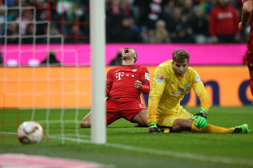 Thiago, Note 1: Was für eine Reaktion des Spaniers nach schwachen Leistungen zuletzt: Traf nach Coman-Vorlage zum 1:0 (9.), brüllte anschließend seine Freude heraus. Es war Thiagos erstes Bundesliga-Tor seit 748 Tagen. Präsent, passsicher, spielfreudig: So stark war Thiago lange nicht.