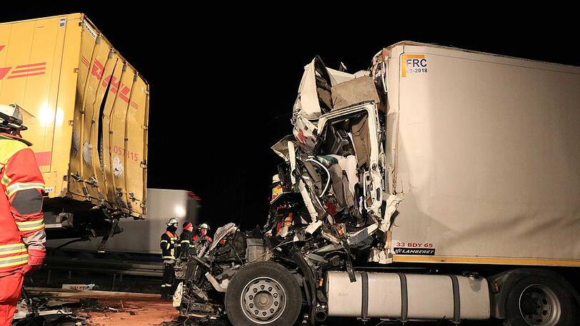 Tödlicher Unfall auf der A3: Ein Lkw-Fahrer übersah das Stauende...