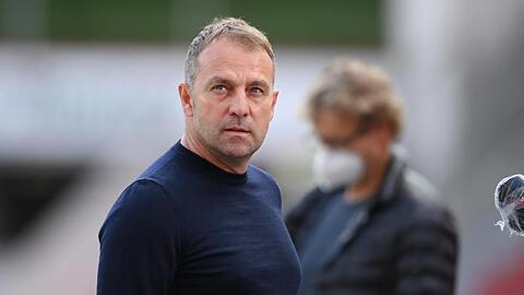 Trainer Hansi Flick von München bei einem Interview vorm Spiel. Foto: Matthias Hangst/Getty Images Europe/Pool/dpa/Archivbild