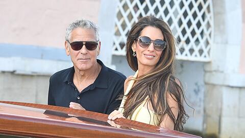 George und Amal Clooney sind in Venedig angekommen.