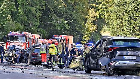 Bei einem Unfall im Kreis M&uuml;nchen wurden mehrere Personen verletzt.