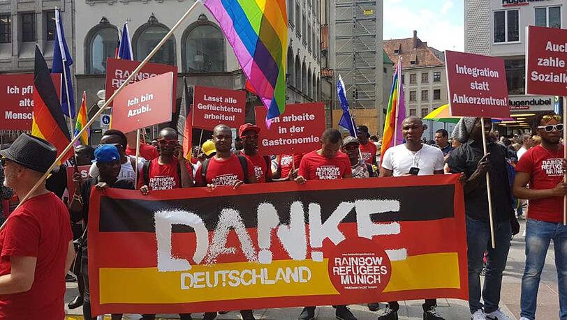 Auch die Rainbow-Refugees hatten eine klare Botschaft beim CSD.