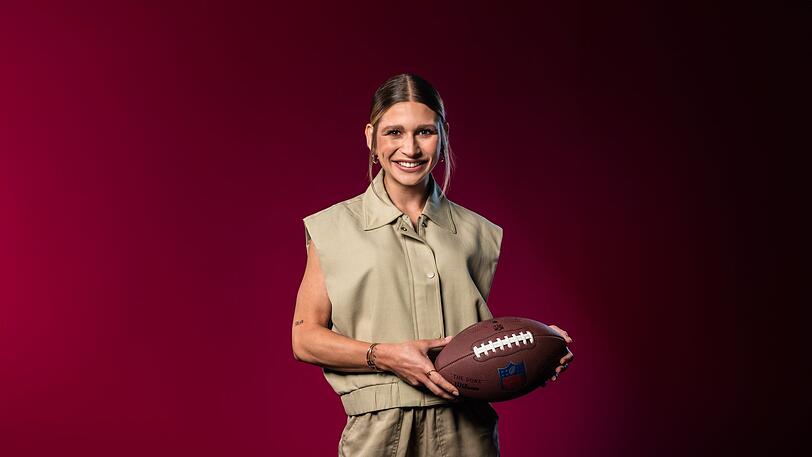 NFL-Moderatorin Jana Wosnitza ist von Anfang an bei RTL mit dabei, wenn es um die NFL geht. NFL-Moderatorin Jana Wosnitza ist von Anfang an bei RTL mit dabei, wenn es um die NFL geht.