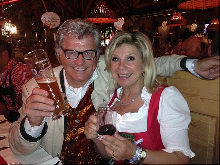 Marianne und Michael machen's vor: Auch auf dem größten Bierfest der Welt muss es nicht immer Bier sein