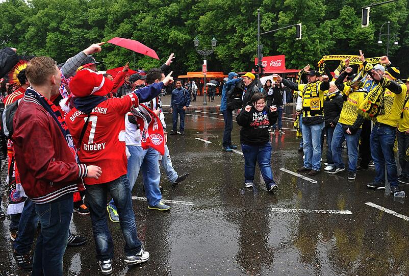 Die schreien nur &ndash; andere sind gewaltbereit: Fans des FC Bayern und der Dortmunder Borussia.
