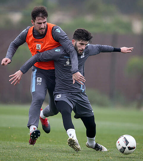 Löwen im Nebel: So lief die erste Trainingseinheit des TSV 1860 in Troia/Portugal.