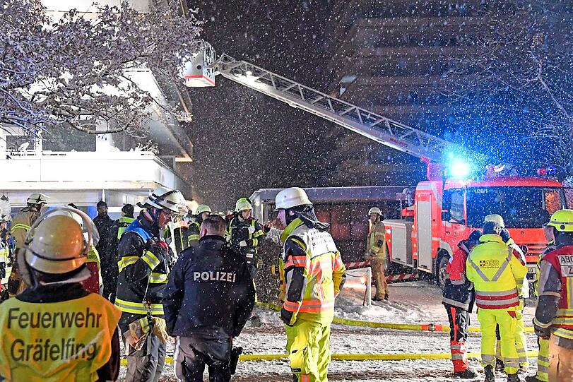 Der Einsatzleiter der Feuerwehr erhöhte die Alarmstufe während des Einsatzes auf B5.