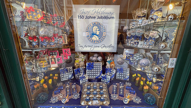 Confiserie Holzermayer in Salzburg. Sie haben 1919 die Backstube des Konditors Rudolf Baumann übernommen, der der wahre Erfinder der Mozartkugel ist. Confiserie Holzermayer in Salzburg. Sie haben 1919 die Backstube des Konditors Rudolf Baumann übernommen, der der wahre Erfinder der Mozartkugel ist.