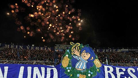 Feuerwerk der L&ouml;wenfans 3 . Liga TSV 1860 M&uuml;nchen SC Verl Saison 2025 / 2026 Copyright by : sampics PhotographieBierbaumstrasse 681243 M&uuml;nchenTEL.: ++49/89/82908620 , FAX : ++49/89/82908621 , E-mail : sampics@t-online.deBankverbindung : Hypovereinsbank M&uuml;nchen Konto : 1640175229 , BLZ 70020270IBAN : DE78700202701640175229 BIC : HYVEDEMMXXXweitere Motive finden sie unter : sampics.de