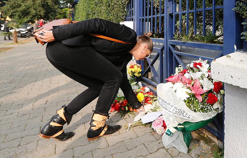 Trauer in und um Paris. Die Bilder nach der Serie von der Terroranschlägen.
