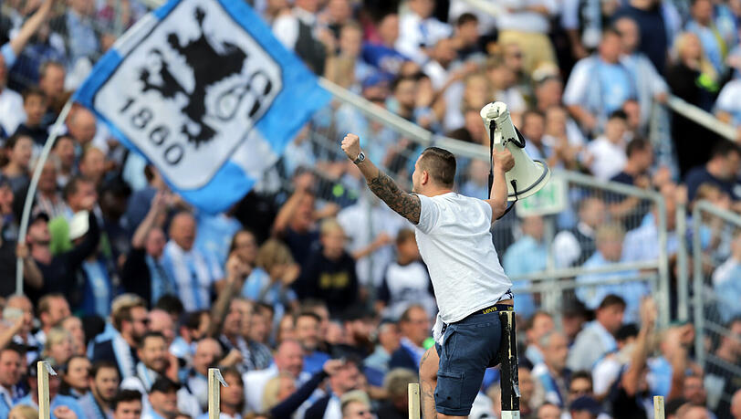 Lautstark: die Löwen-Fans in der Westkurve des Grünwalder Stadions. Lautstark: die Löwen-Fans in der Westkurve des Grünwalder Stadions.
