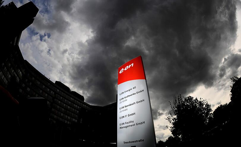 Dunkle Wolken über der Zentrale des Energieriesen E.ON