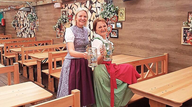 Tina Krätz (l.) und Johanna Barsy in ihrem aufgehübschten Hippodrom.