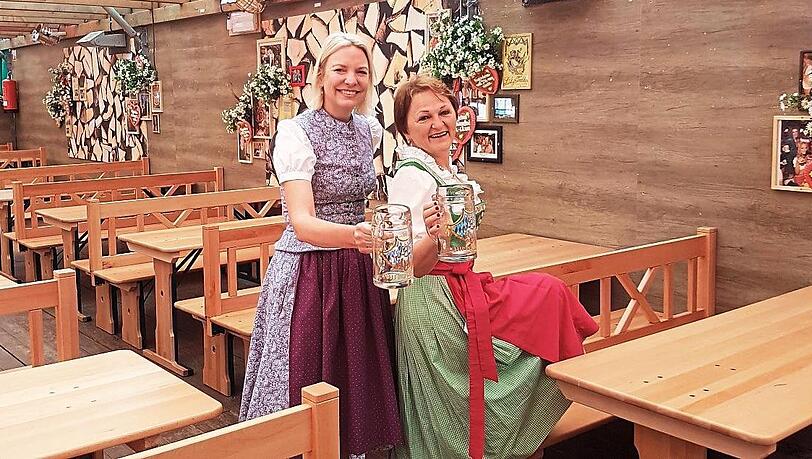 Tina Krätz (l.) und Johanna Barsy in ihrem aufgehübschten Hippodrom. Tina Krätz (l.) und Johanna Barsy in ihrem aufgehübschten Hippodrom.