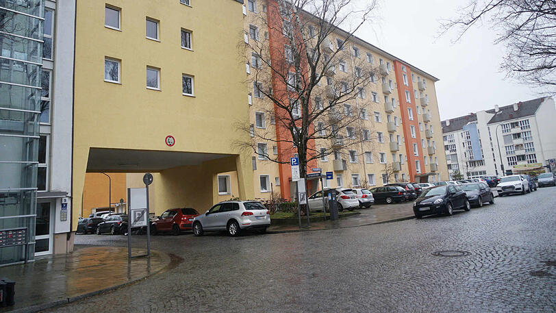 Der Tatort der blutigen Axtattacke in Schwabing: Die Kreuzung der Gernotstraße an der Ecke Burgunderstraße.