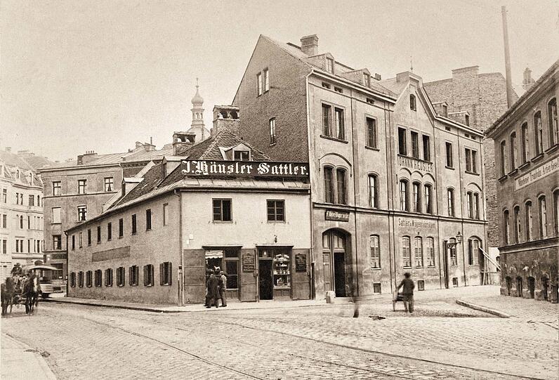 Ecke Länd-/Fabrikstraße um 1885: Die Sattlerei Häusler.