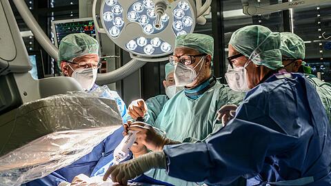 In Deutschland gibt es knapp 330 Herztransplantationen im Jahr. Auf der Warteliste stehen etwa 1000 Patienten, von denen ungefähr 750 als transplantabel eingestuft werden. (Symbolbild)