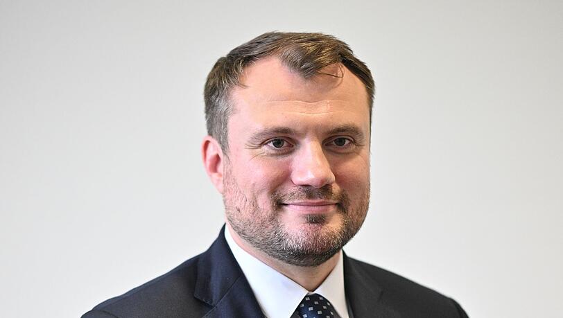 Brandenburgs Wirtschaftsminister Daniel Keller (SPD) wirbt mit einer neuen Kampagne für Zuzüge aus Westdeutschland. (Archivbild)