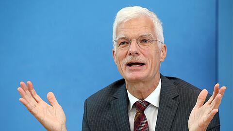 Bildungsforscher Andreas Schleicher stellte die neue Studie "Bildung auf einen Blick 2026" vor. (Archivbild)