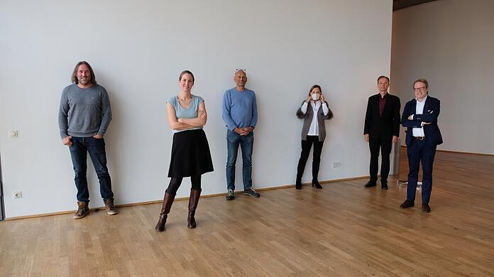 Auf Abstand im Münchner Literaturhaus am Salvatorplatz: Roland Hefter, Veronika Stross, Tobias Melle, Tanja Graf, Michael Rupprecht und Andreas Schessl (von links nach rechts).