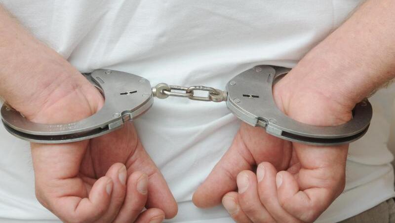 Ein Tatverdächtiger wurde von der Polizei vorübergehend festgenommen und wegen sexueller Belästigung angezeigt. (Symbolbild)