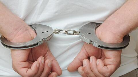 Ein Tatverdächtiger wurde von der Polizei vorübergehend festgenommen und wegen sexueller Belästigung angezeigt. (Symbolbild)