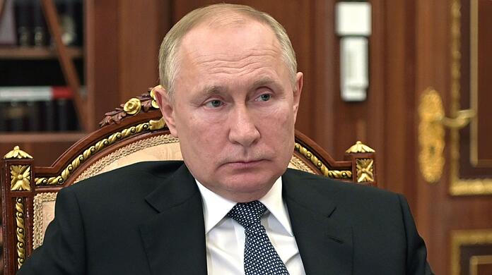 Russlands Präsident Wladimir Putin geht weiter gegen angebliche "Falschnachrichten" vor.