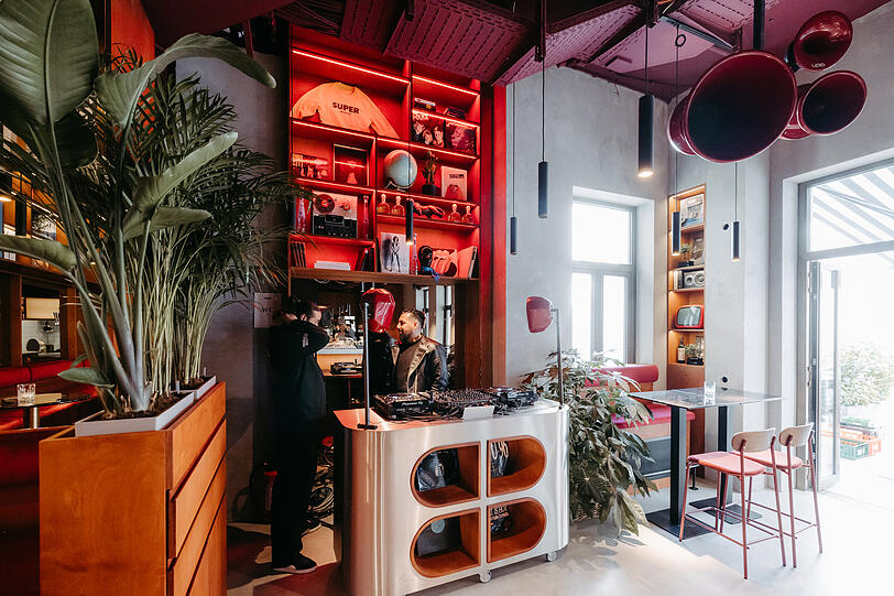 Die Mischung aus Caf&eacute;, Listening Bar und Kulturraum d&uuml;rfte viele unterschiedliche G&auml;ste ins Super* ziehen.