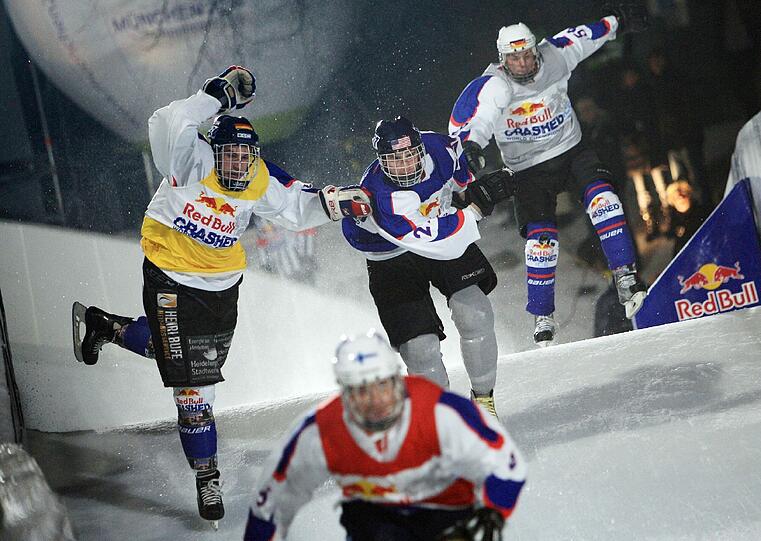 Fast and furious: So ging es am 8. Januar im Olympiapark zu. Sehen Sie hier die Bilder vom Crashed Ice Contest.